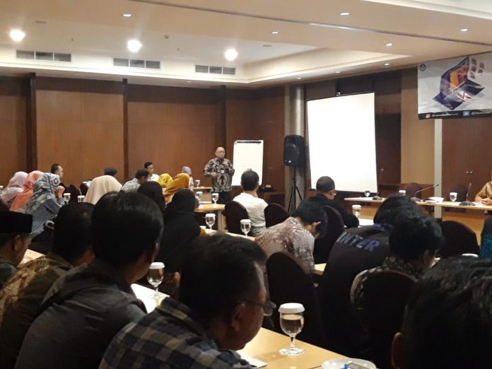 Fitra Arda, Direktur Pelestarian Cagar Budaya dan Permuseuman Memaparkan Materi Kebijakan Pelestarian Cagar Budaya, Bogor (8/7).