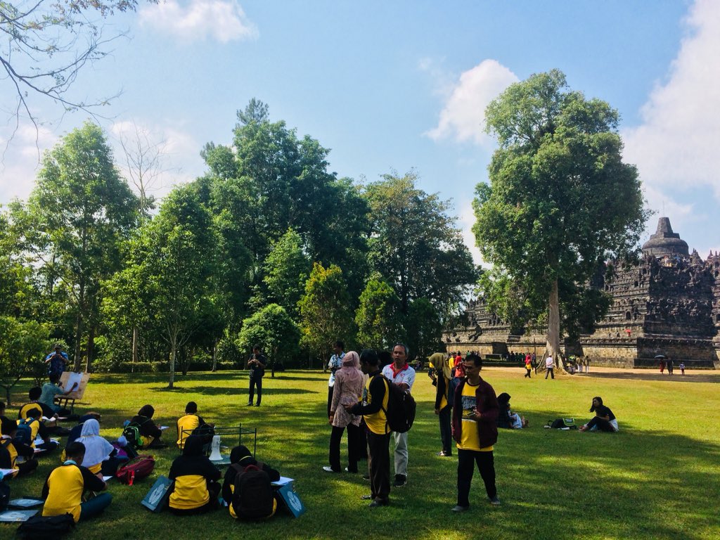 You are currently viewing Menggambar Bersama Di Pelataran Candi Borobudur