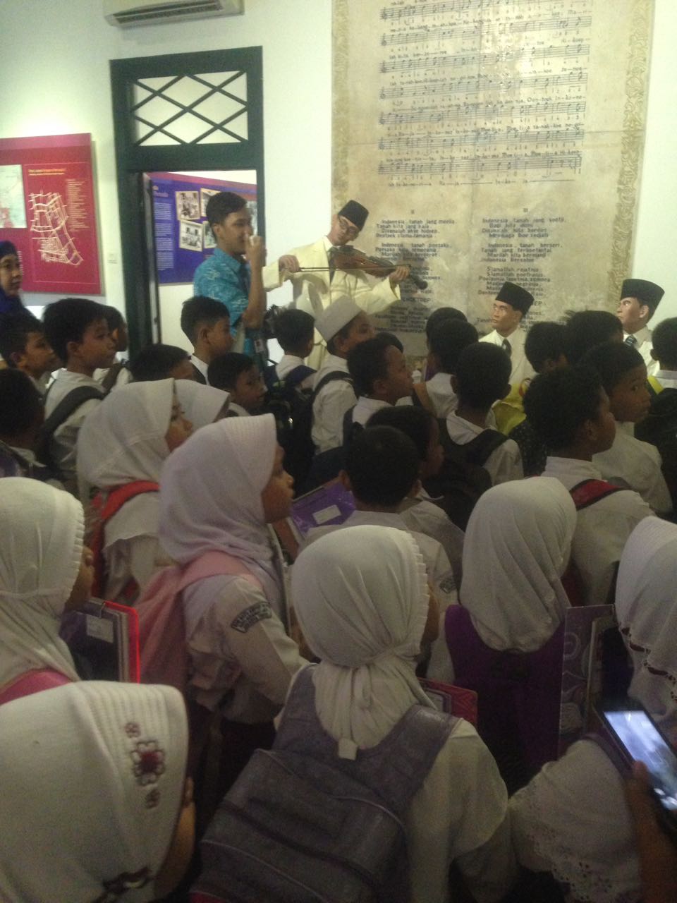 Read more about the article Kunjungan SDN Batu Ampar 10 Pagi Jakarta Timur di Museum Sumpah Pemuda