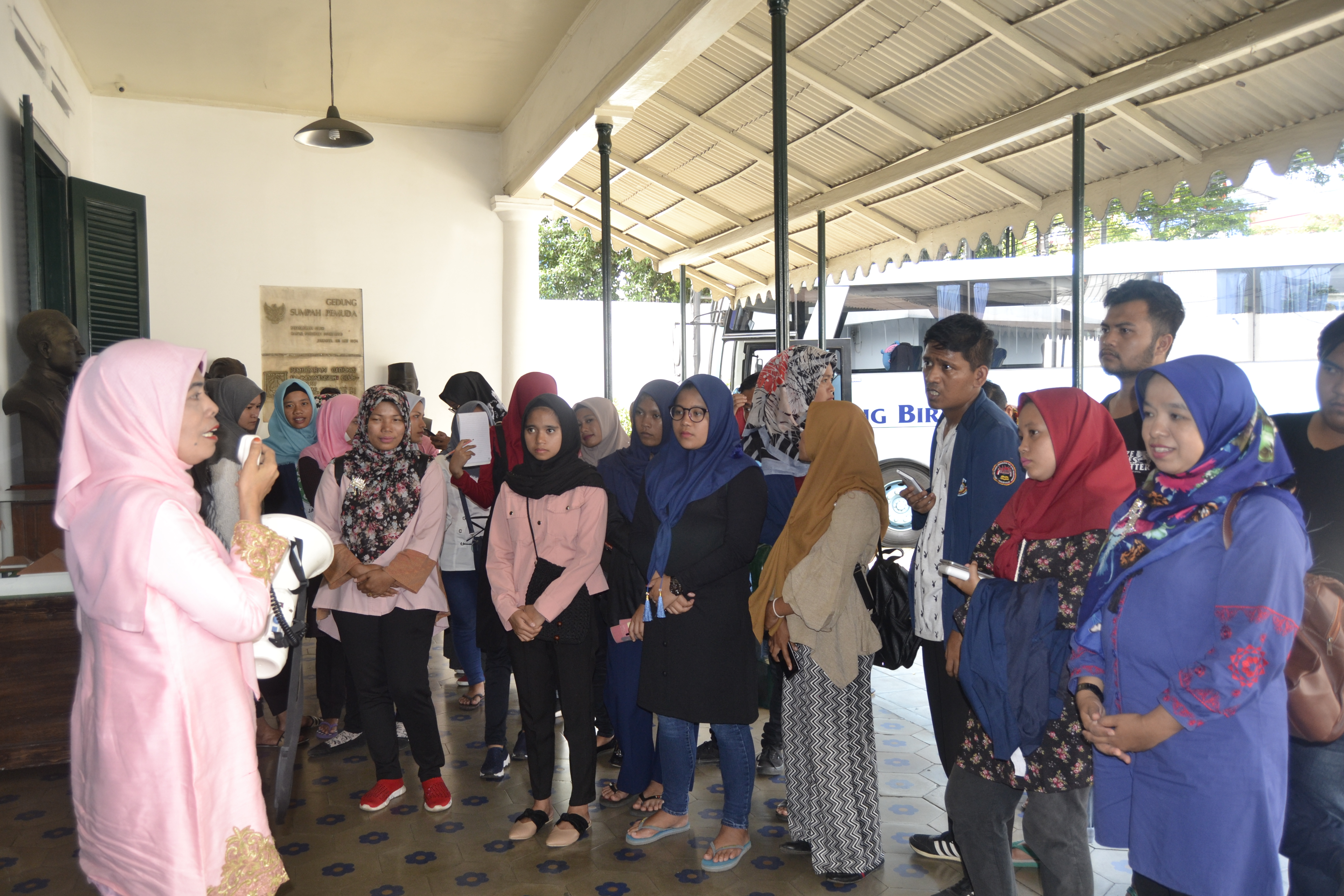 Read more about the article Mahasiswa STKIP PGRI Padang dan UNS Solo di Museum Sumpah Pemuda