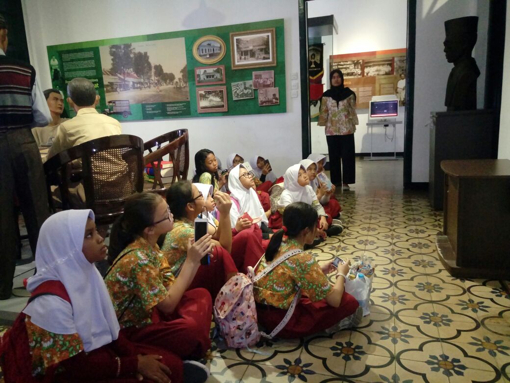 You are currently viewing Peserta Didik SD Kemala Bhayangkari 5 Cipinang Mengunjungi Museum Sumpah Pemuda