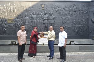 Read more about the article Kunjungan Kerja DPRD Provinsi Gorontalo ke Museum Sumpah Pemuda