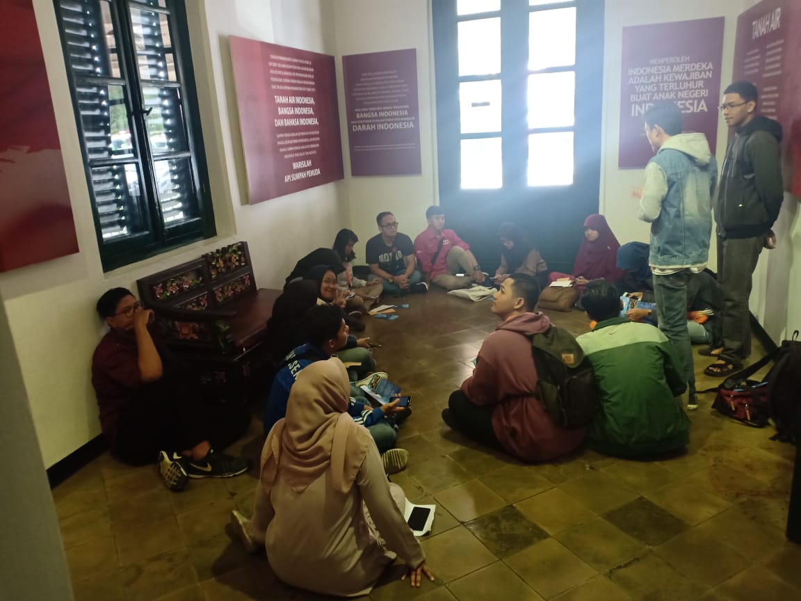 You are currently viewing Komunitas Historia Indonesia Berkunjung Ke Museum Sumpah Pemuda