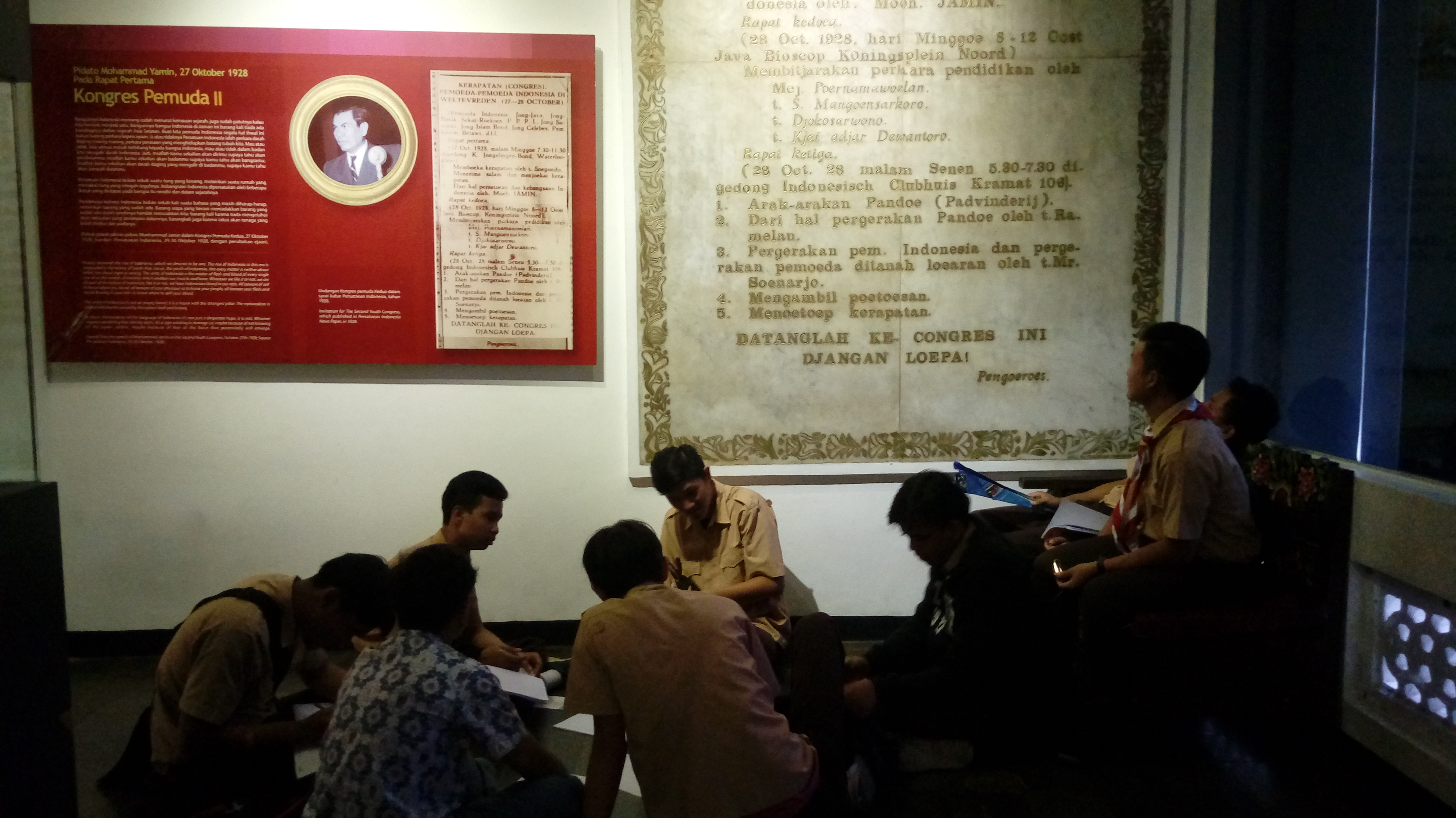 You are currently viewing Peserta Didik SMA Advent Jakarta Belajar Kelompok di Museum