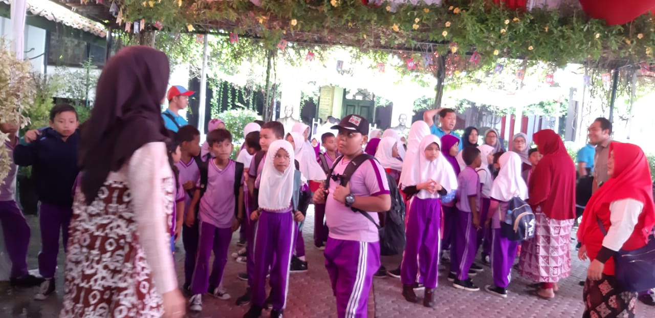 Read more about the article Kunjungan dari siswa SDN 01 Rambutan dan SMP Muhammadiyah 03