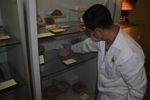 Read more about the article Penggunaan Silika Gel dalam Perawatan Koleksi Museum