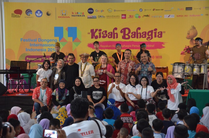 Read more about the article Hari Ke-2, Festival Dongeng Internasional Indonesia Berjalan dengan sangat meriah