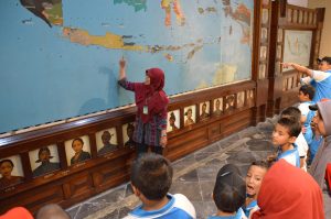 Read more about the article Siswa Sekolah Luar Biasa Kunjungi Museum Nasional