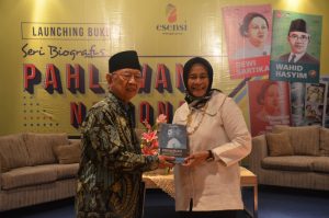 Read more about the article Biografis Pahlawan Nasional: “Dewi Sartika dan Wahid Hasyim”
