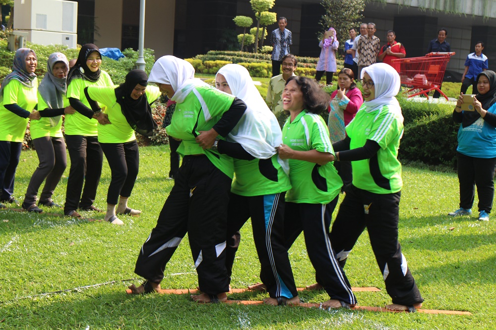 Lomba Permainan Tradisional, Kembalikan Nilai Kebersamaan dan Kesatuan - Artikel Tentang Melestarikan Permainan Tradisional